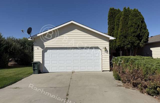 Spacious 2-Bedroom, 2-Bath Duplex with Garage, Office & Beautiful Views photos photos
