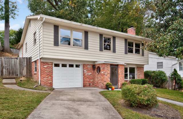 Fantastic Updated 3BR/2.5BA in Silver Spring- Forest Knolls Neighborhood! Gallery 1