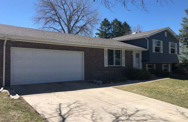 $0 DEPOSIT OPTION. SPACIOUS TRI-LEVEL HOME IN HOLLY HILLS NEIGHBORHOOD OF SE DENVER photos photos
