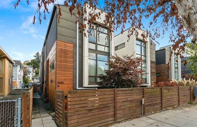 Modern Townhome For Lease Near Columbia City | 2 Bed | 2.5 Bath | A/C | Covered Parking photos photos