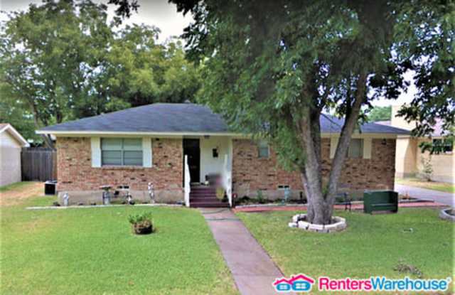 801 Poinsettia Drive - 801 Poinsettia Drive, Lancaster, TX 75146