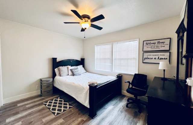 Ready for move in single family home, 2 bedroom, 1 bath in great residential location! photos photos