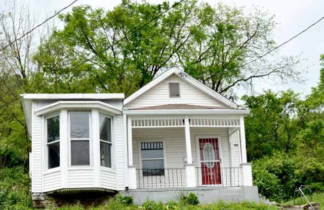 Cute 2 bed 1 Bath Home! Huge Walk in Closet!!!! photos photos Cute 2 bed 1 Bath Home! Huge Walk in Closet!!!! photos photos