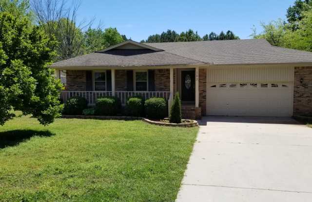 Brick 4 Bedroom Ranch in Madison. - 123 Grayson Avenue, Madison, AL 35758
