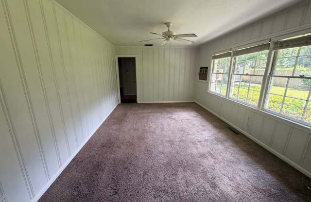 Spacious 3-Bedroom Home Near VSU & SGMC Gallery 4
