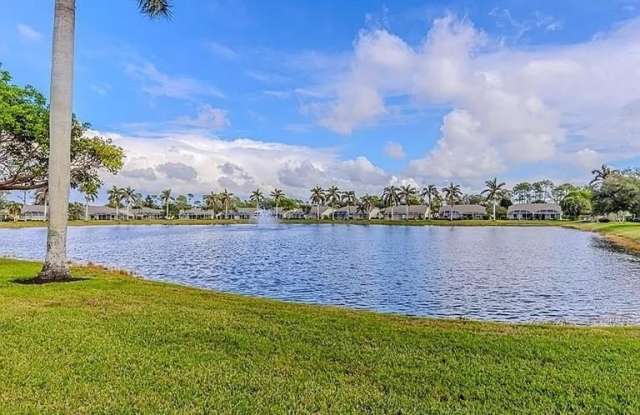 5595 Greenwood Cir Gallery 2