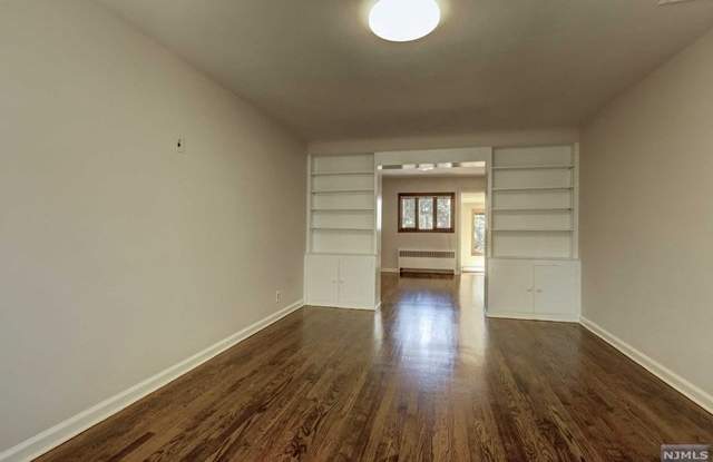 10  Brookfield Avenue Gallery 4
