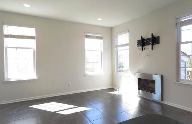 25613 AMERICA SQUARE Gallery 4