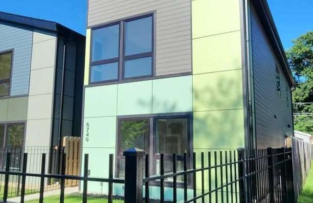 6749 S Langley Avenue Gallery 3