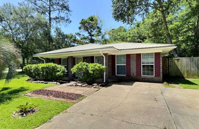 Charming 3-Bedroom, 2-Bathroom Home in Ocean Springs photos photos