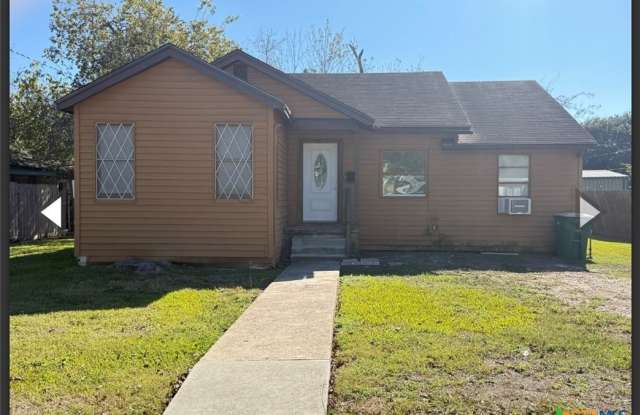 1003 E Sabine Street - 1003 East Sabine Street, Victoria, TX 77901