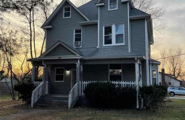 319 N Hesperia Street - 319 North Hesperia Street, Collinsville, IL 62234