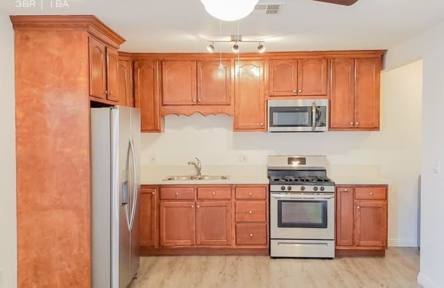 524 w 50th Street Los Angeles - 524 West 50th Street, Los Angeles, CA 90037