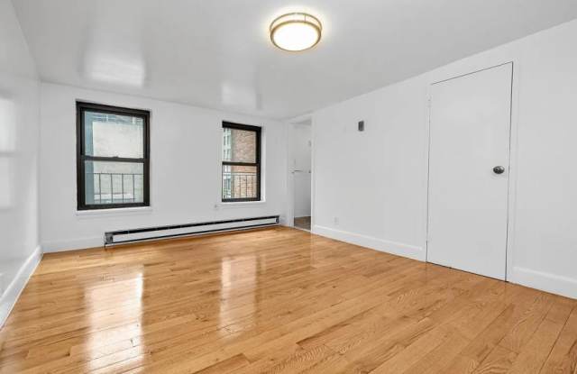 211 Seventh Avenue Gallery 3