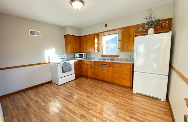Looking for a place to call home? We can help! - 923 2nd Street Northwest, Waverly, IA 50677