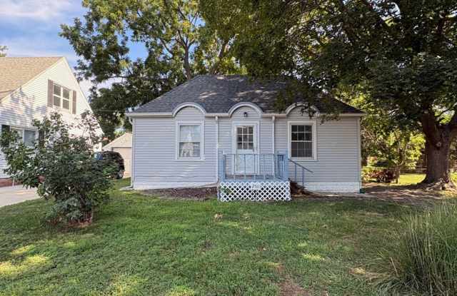 2 Bedroom / 1 Bathroom Single family home in West Peoria photos photos