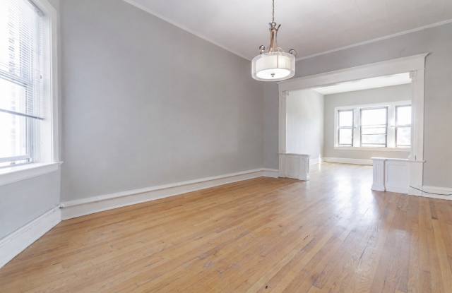 4754 N Lincoln Avenue Gallery 4