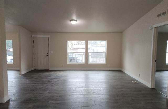 4 Bedroom 2 Bath House - 30160 Santiam Highway, Linn County, OR 97355