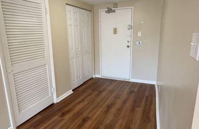 Spacious 3-Bedroom, 2-Bath Condo blocks to 395/95 and the New INOVA Alexandria Hosp Gallery 4