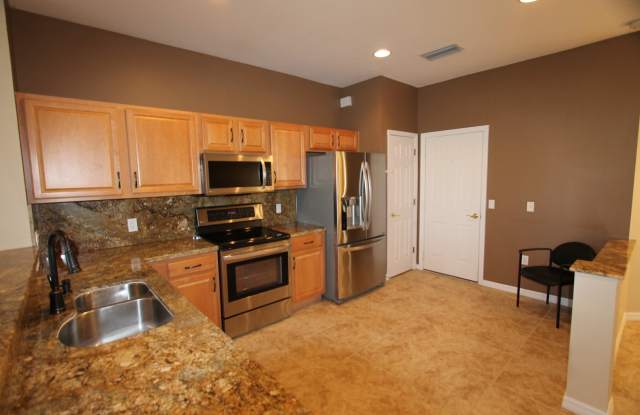 ** STRATFORD PLACE ** 3 BED / 2.5 BATH / 1-Car GARAGE - UNFURNISHED ANNUAL Gallery 3