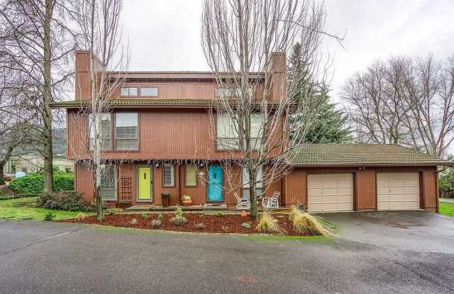 Updated, two bedroom townhouse in Central Ashland location | Available Late November Gallery 1