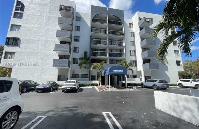 2715 Tigertail Ave photos photos