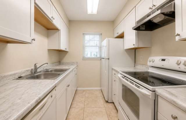 828 Sky Lake Circle - B Gallery 3