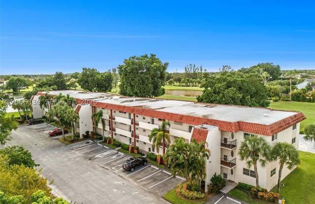 9811 N Hollybrook Lake Dr Gallery 1