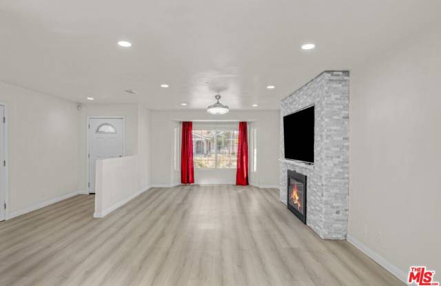 7701 Baird Ave photos photos