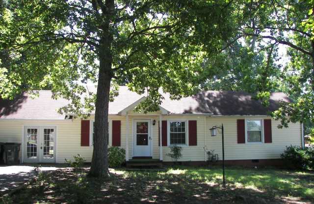 --- Very Nice Ranch Style Home --- - 2236 Delaney Drive, Burlington, NC 27215