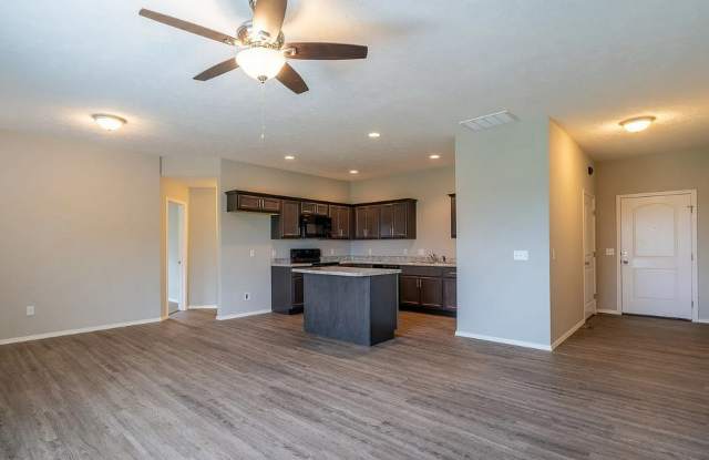 Beautiful 3 Bedroom Duplex in Monte Cristo Gallery 4