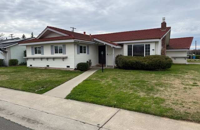 Beautiful 3 Bed / 2 Bath Home in North Yuba City photos photos