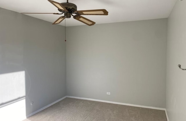 302 Creekside Drive - 302 Creekside Drive, Vernon Hills, IL 60061