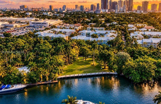 1332 SW 2nd Ct Gallery 3