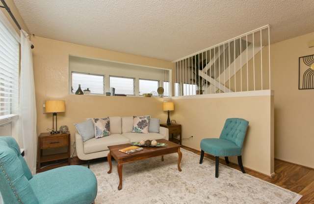 Beautiful 3 bedroom 1 1/2 bath townhome in Pearl City w/2 parking side by side photos photos Beautiful 3 bedroom 1 1/2 bath townhome in Pearl City w/2 parking side by side photos photos