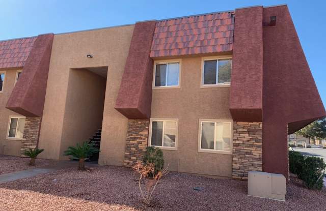 Great 2 Bedroom Unit Centrally Located in The Guard Gated community of Bella Vita!!! - 5499 Indian River Drive, Spring Valley, NV 89103