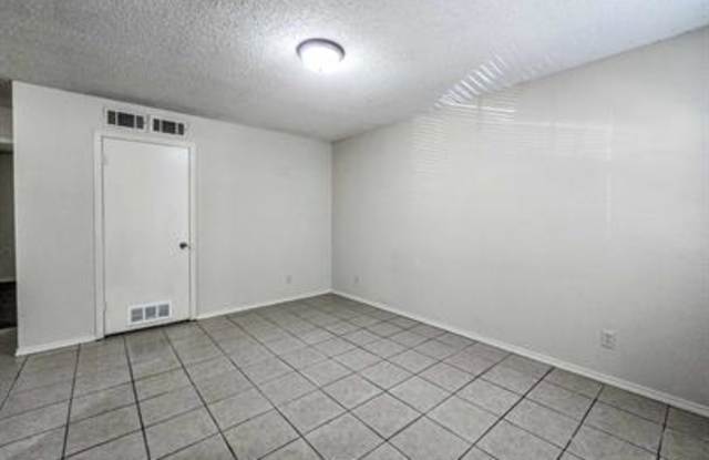 100 NE 2 St - 1 Gallery 2