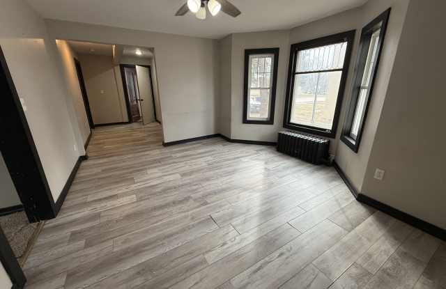 417 4th St NE Unit 1 photos photos