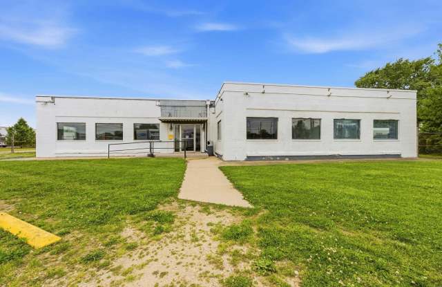 4415 N Broadway Avenue Gallery 3