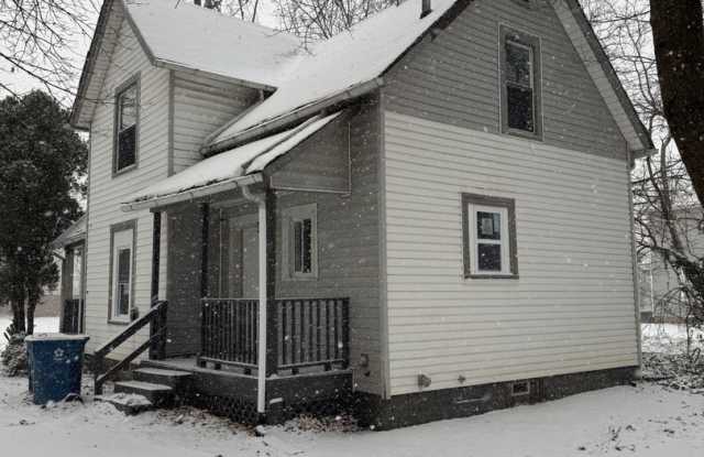 Charming 4-Bedroom Property in Prime Location photos photos