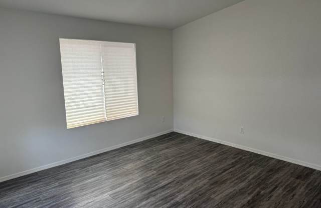 Desert Sands 4 bedroom 2 bathroom home with extra living room Gallery 3