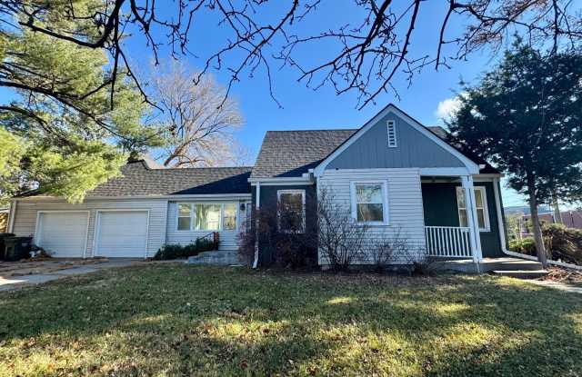 UPDATED 3 bed, 2 1/2 bath in central Lincoln photos photos