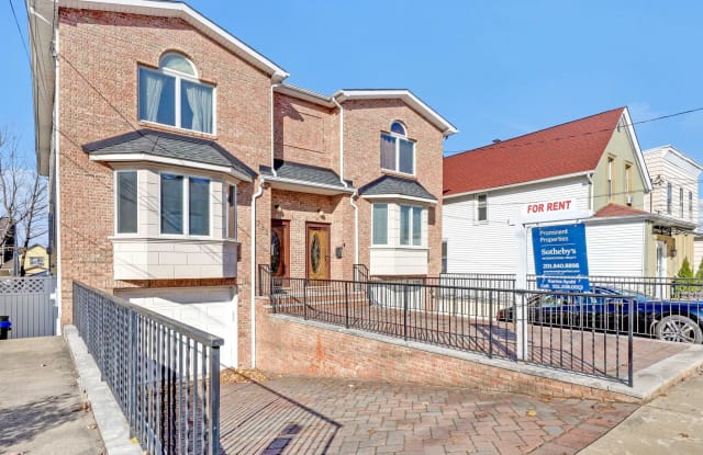 733 CHESTNUT ST - 733 Chestnut Street, Secaucus, NJ 07094