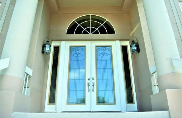 6221 PASADENA POINT BOULEVARD S Gallery 2