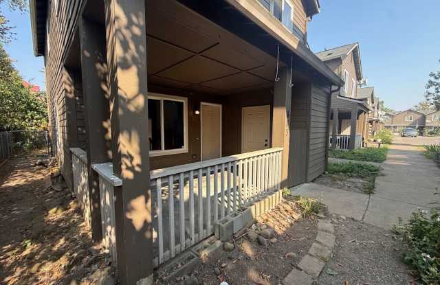 Spacious 4BD/1.5BA Home with HOA Amenities, Garbage/Water/Sewer Included! Gallery 4