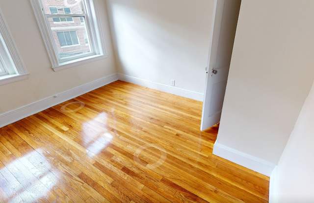 Charming 2.5 Bedroom-No Broker Fee Gallery 4