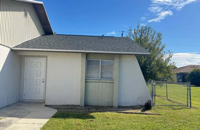 513 SE 6th Ave - 513 Southeast 6th Avenue, Cape Coral, FL 33990