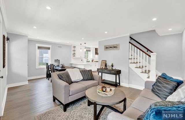 21 Andrews Place Gallery 4