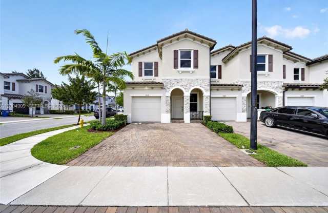 5555 NW 27th St photos photos