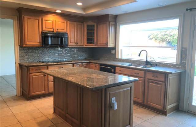 6931 Garden Gallery 4